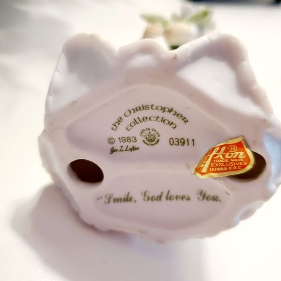 🌺 3/25 Christopher Collection figurine, October, girl with flowers - Picture 4 of 5